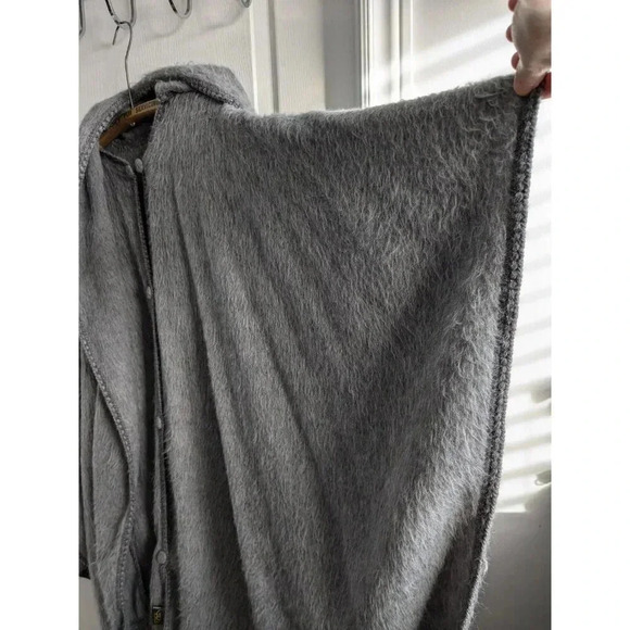 Alpaca Winter Poncho - Picture 3 of 9